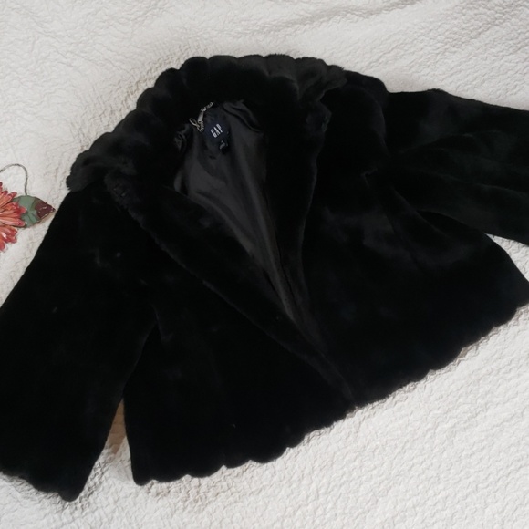 GAP Jackets & Blazers - GAP faux fur crop scalloped hem black coat size M